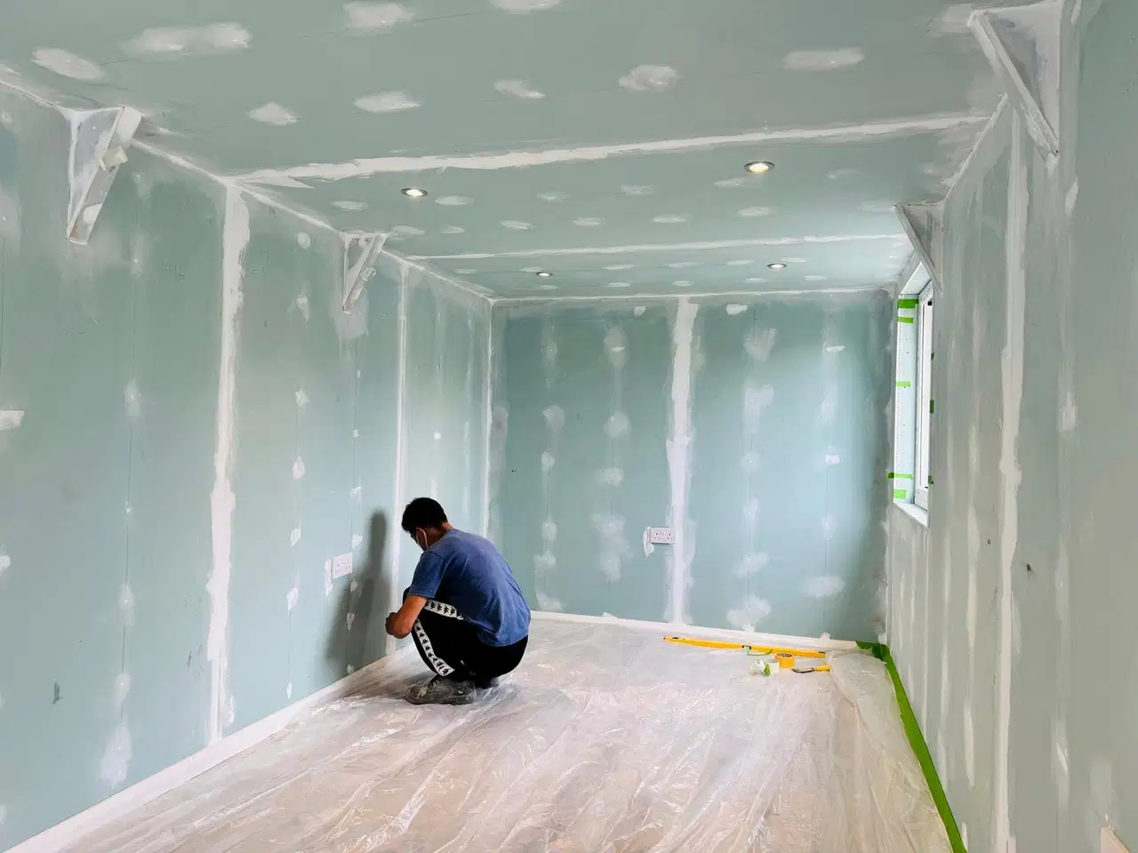 Interior plasterboard construction